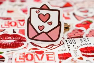 In Hoa Long nhận thiết kế và in ấn bộ sticker màu đỏ cao cấp