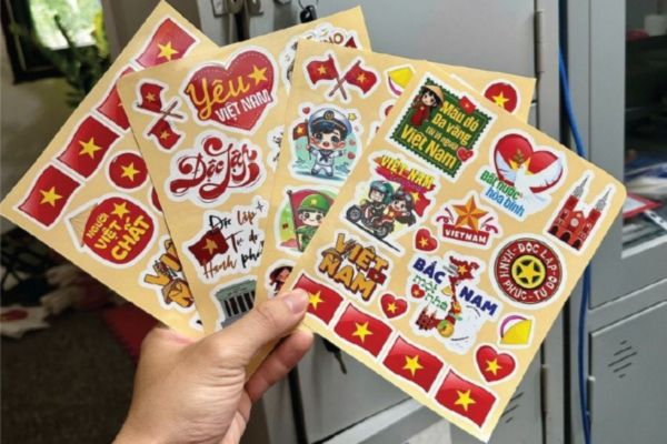 In sticker mừng lễ 30-4 đẹp, thiết kế theo yêu cầu