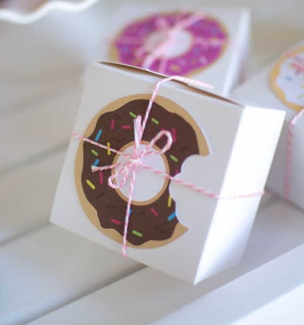 In Hoa Long nhận thiết kế và in ấn mẫu hộp đựng bánh donut giá rẻ