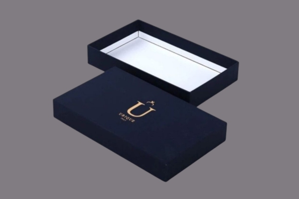 Mẫu hộp giấy màu đen UV tinh xảo