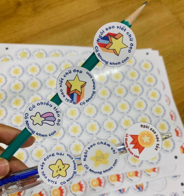 In Hoa Long nhận thiết kế và in ấn mẫu sticker khen thưởng theo yêu cầu