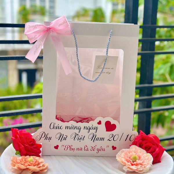 In Hoa Long nhận thiết kế và in ấn Mẫu túi giấy quà tặng 20/10 lấy ngay