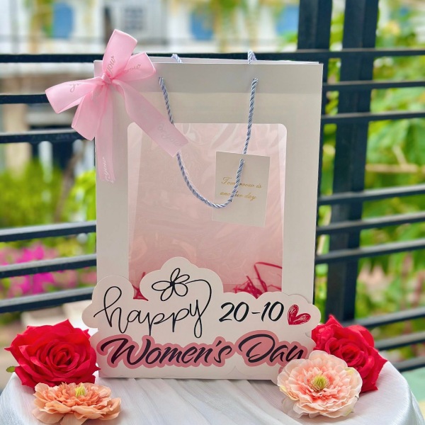In Hoa Long nhận thiết kế và in ấn Mẫu túi giấy quà tặng 20/10 sang trọng