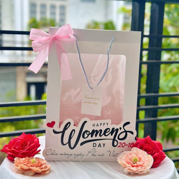 In Hoa Long nhận thiết kế và in ấn Mẫu túi giấy quà tặng 20/10 theo yêu cầu