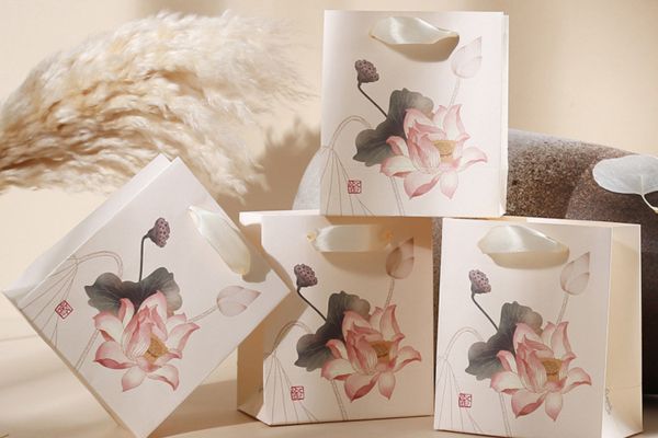 Mẫu túi giấy hoa sen đẹp, giá rẻ