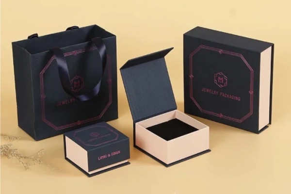 Gia công hộp cứng cán mờ
