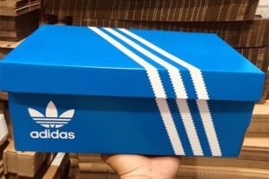 In Hoa Long nhận thiết kế và in ấn mẫu hộp carton đựng giày hãng adidas