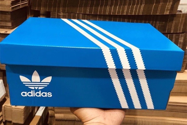 In Hoa Long nhận thiết kế và in ấn mẫu hộp carton đựng giày hãng adidas
