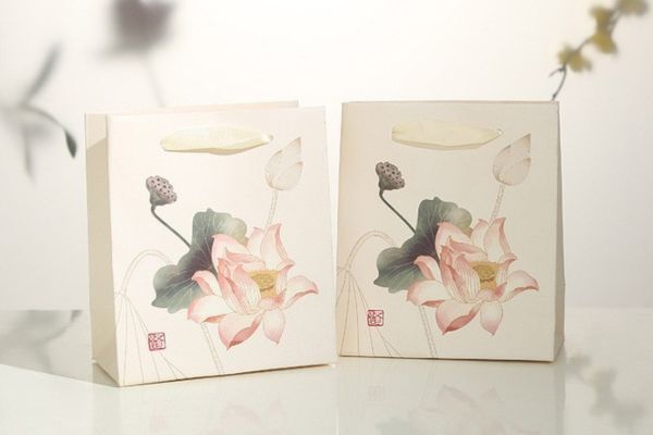 Mẫu túi giấy hoa sen đẹp, giá rẻ