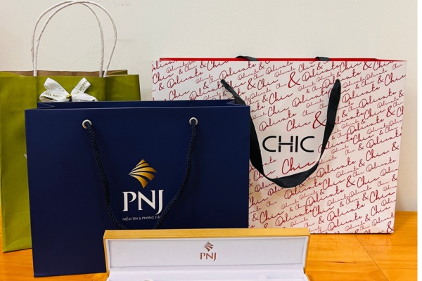 Mẫu túi giấy PNJ đẹp mắt