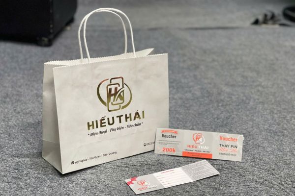 In túi giấy của hàng điện tử giá rẻ, chất lượng cao