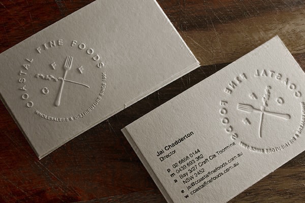 In Hoa Long tìm hiểu về kỹ thuật gia công name card dập nổi và dập chìm