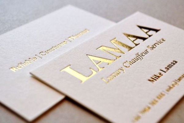In Hoa Long tìm hiểu về kỹ thuật gia công name card ép kim