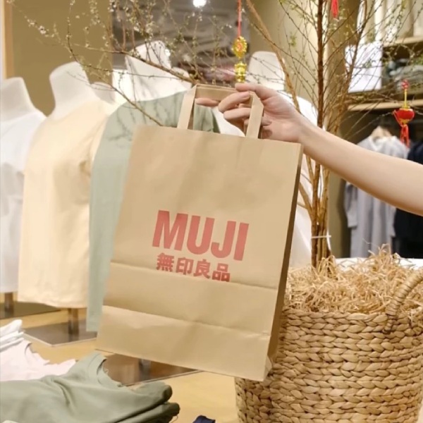 In Hoa Long nhận thiết kế và in ấn mẫu túi giấy muji lấy ngay