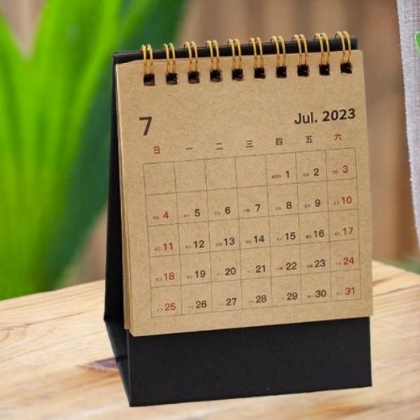 In lịch để bàn giấy kraft mẫu đẹp