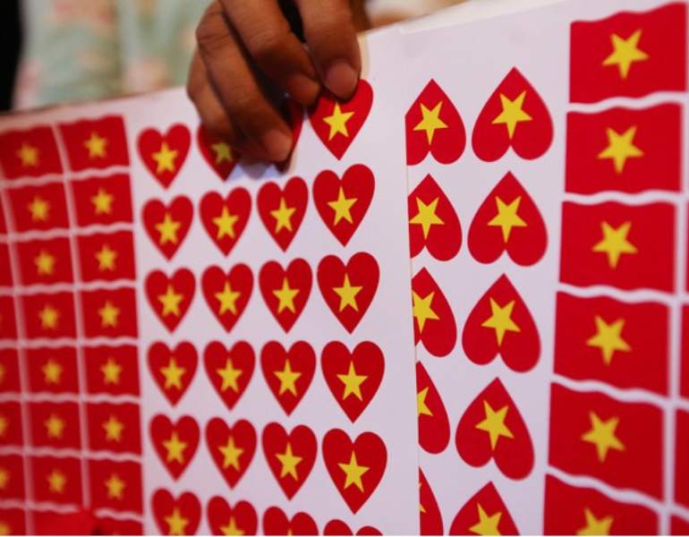 In sticker cổ vũ bóng đá theo yêu cầu