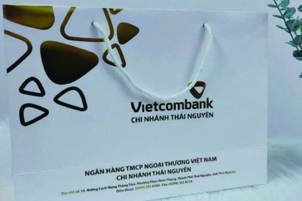 In túi giấy vietcombank giá rẻ, thiết kế theo yêu cầu