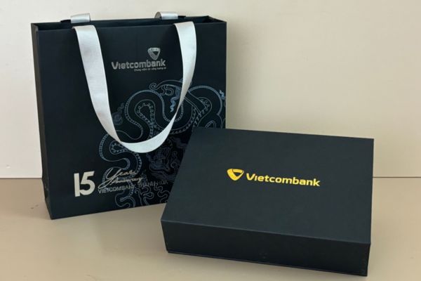 In túi giấy vietcombank giá rẻ, thiết kế theo yêu cầu