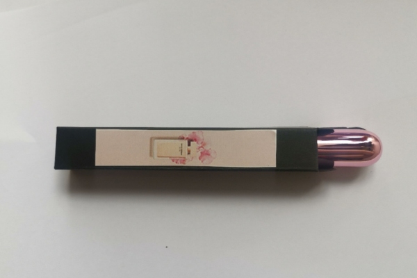 Mẫu hộp đựng chai chiết nước hoa 10ml thu hút