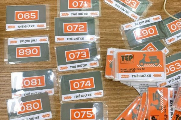 In thẻ giữ xe ép plastic tại Hà Nội