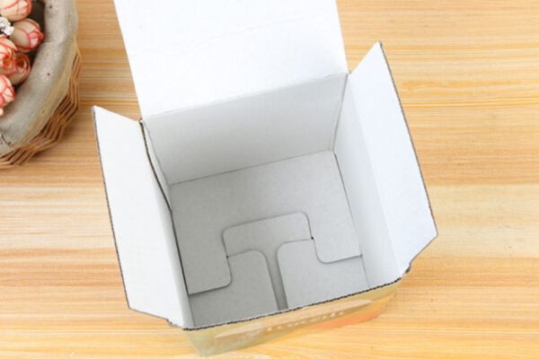 Hộp carton khóa đáy theo yêu cầu