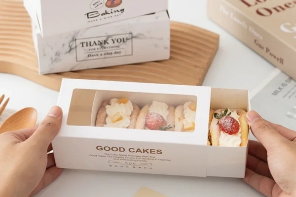 Mẫu hộp giấy đựng bánh cuộn kem dạng rút