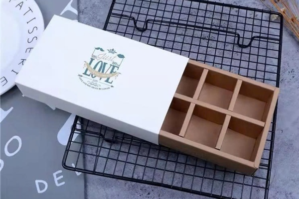 Mẫu in hộp cứng đựng socola dạng bao diêm