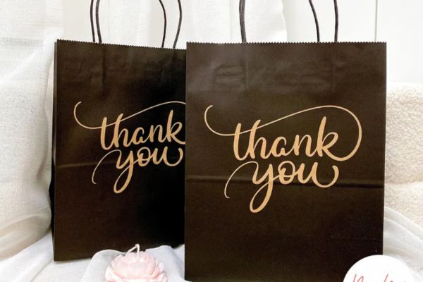 Túi giấy kraft đen giá rẻ, mẫu đẹp