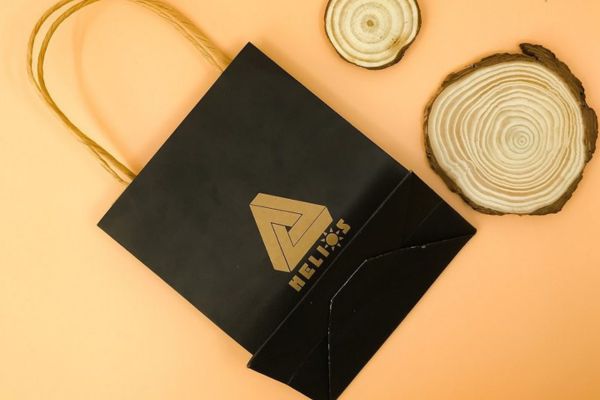 Túi giấy kraft đen giá rẻ, mẫu đẹp