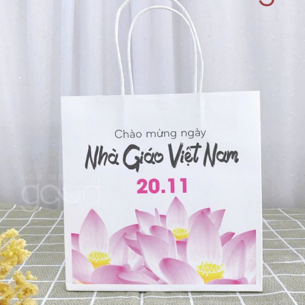 Túi giấy 20-11 đựng quà giá rẻ, chất lượng cao