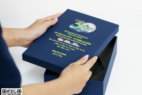 Hộp giấy đựng huân chương theo yêu cầu