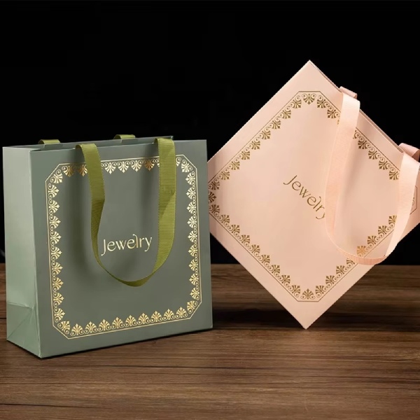 In Hoa Long nhận thiết kế và in túi giấy đựng nhẫn lấy ngay