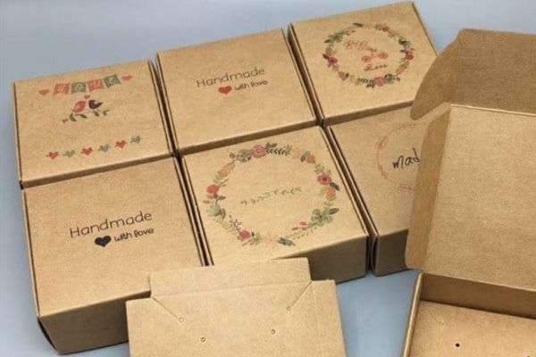 Mẫu hộp giấy kraft vuông đẹp, chất lượng