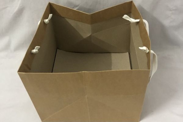 Túi giấy kraft đáy vuông giá rẻ, mẫu đẹp
